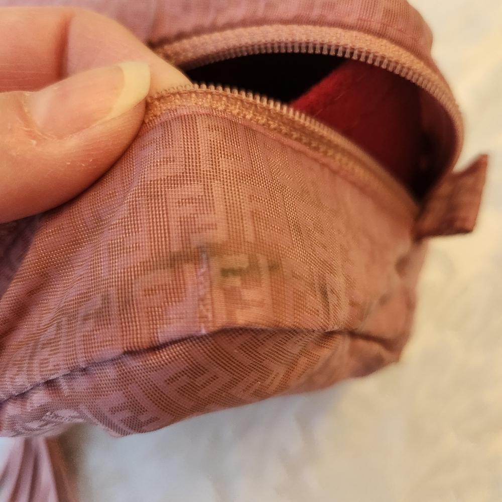 Fendi Signature Conversion Pouch Bag🩷 - Picture 8 of 16